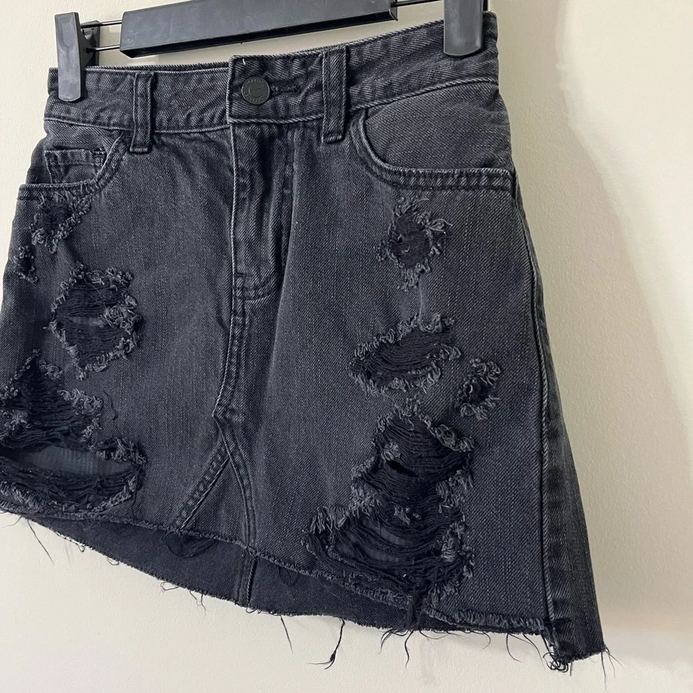 Hollister Black Faded Wash Distressed High-Rise Skirt Size 00 - Picture 4 of 9
